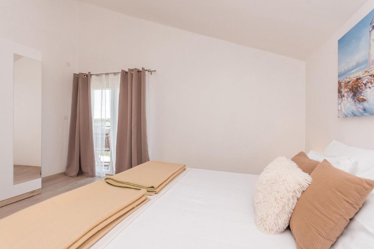 Apartment Lucija Biograd Na Moru Esterno foto